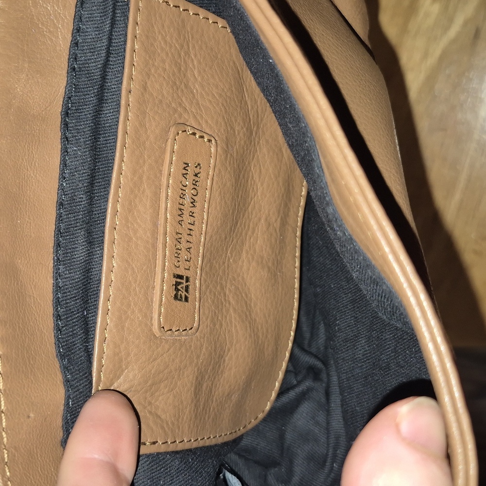 FREE Great American Leatherworks Brown Quilted Chain Strap Shoulder Bag - Picture 10 of 14